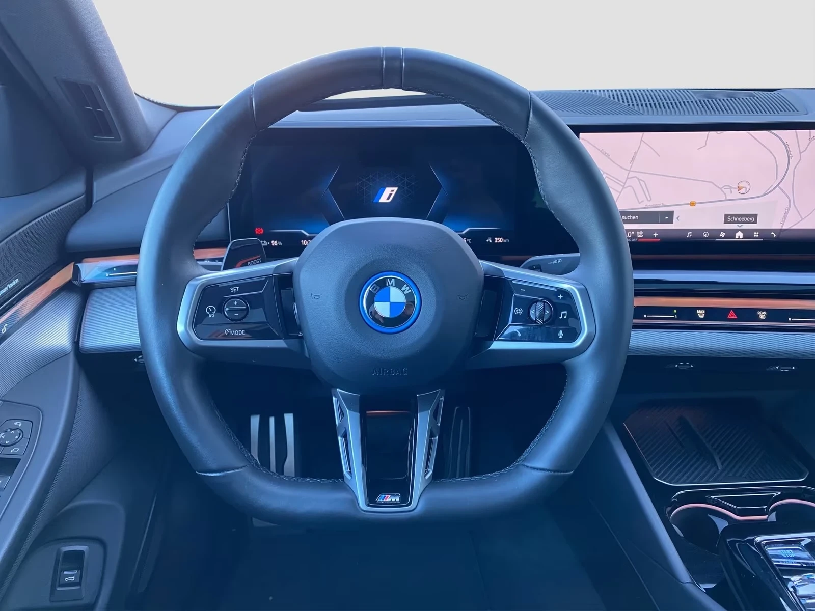 BMW i5 eDrive40 M-Sport Ad.LED 360 DIST Winter Pack+ PANO, снимка 10 - Автомобили и джипове - 54193948