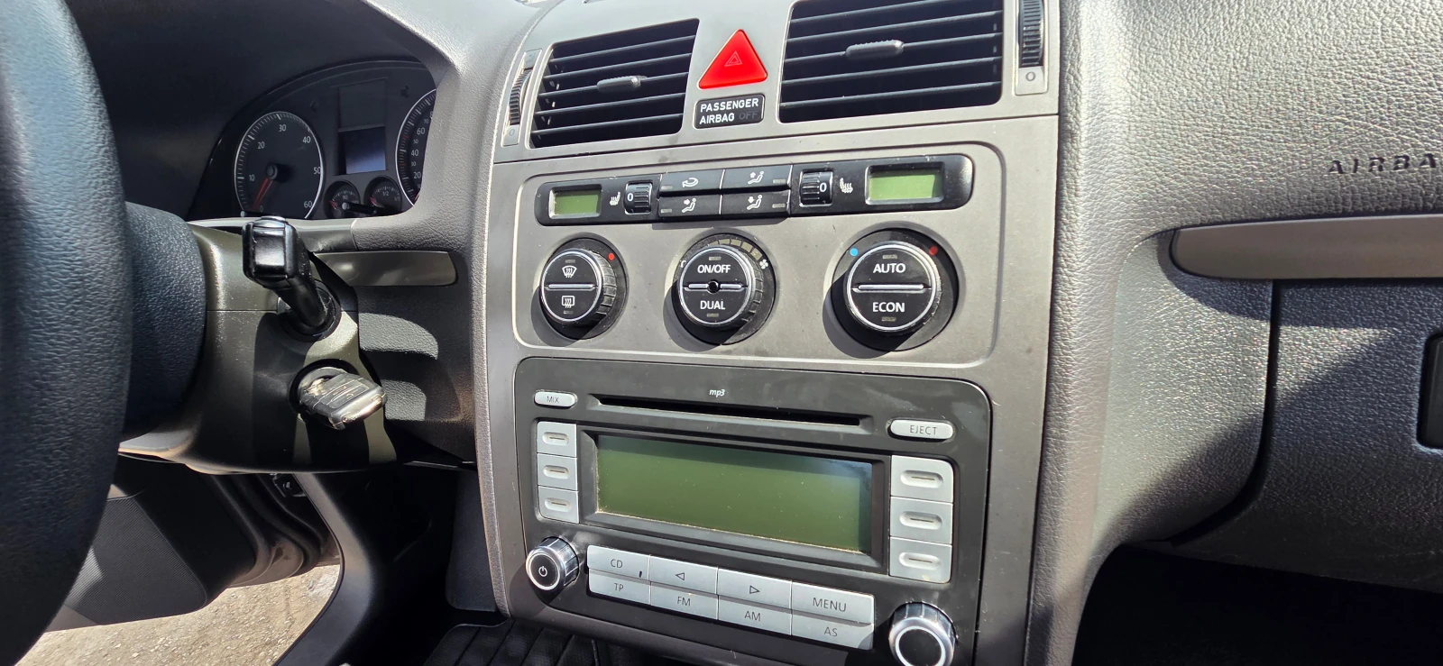 VW Touran 1.9 TDI 105 ps 7-МЕСТА, снимка 9 - Автомобили и джипове - 54236826