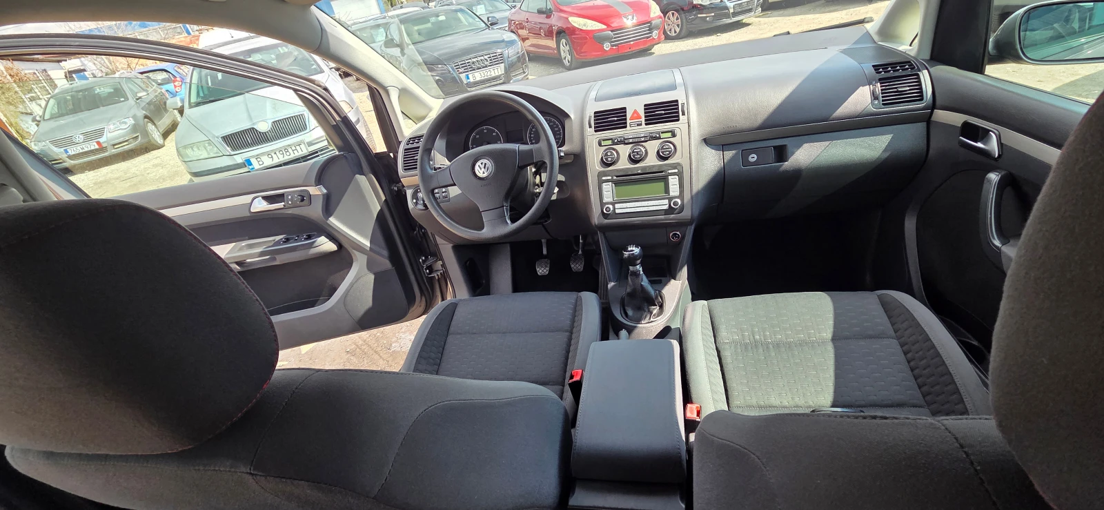 VW Touran 1.9 TDI 105 ps 7-МЕСТА, снимка 8 - Автомобили и джипове - 54236826