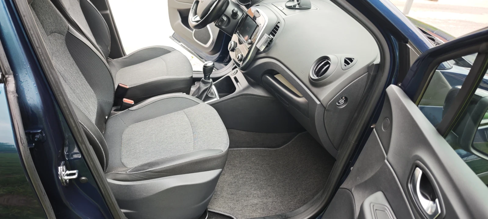 Renault Captur 1.5dci 90 hp, снимка 8 - Автомобили и джипове - 54456057