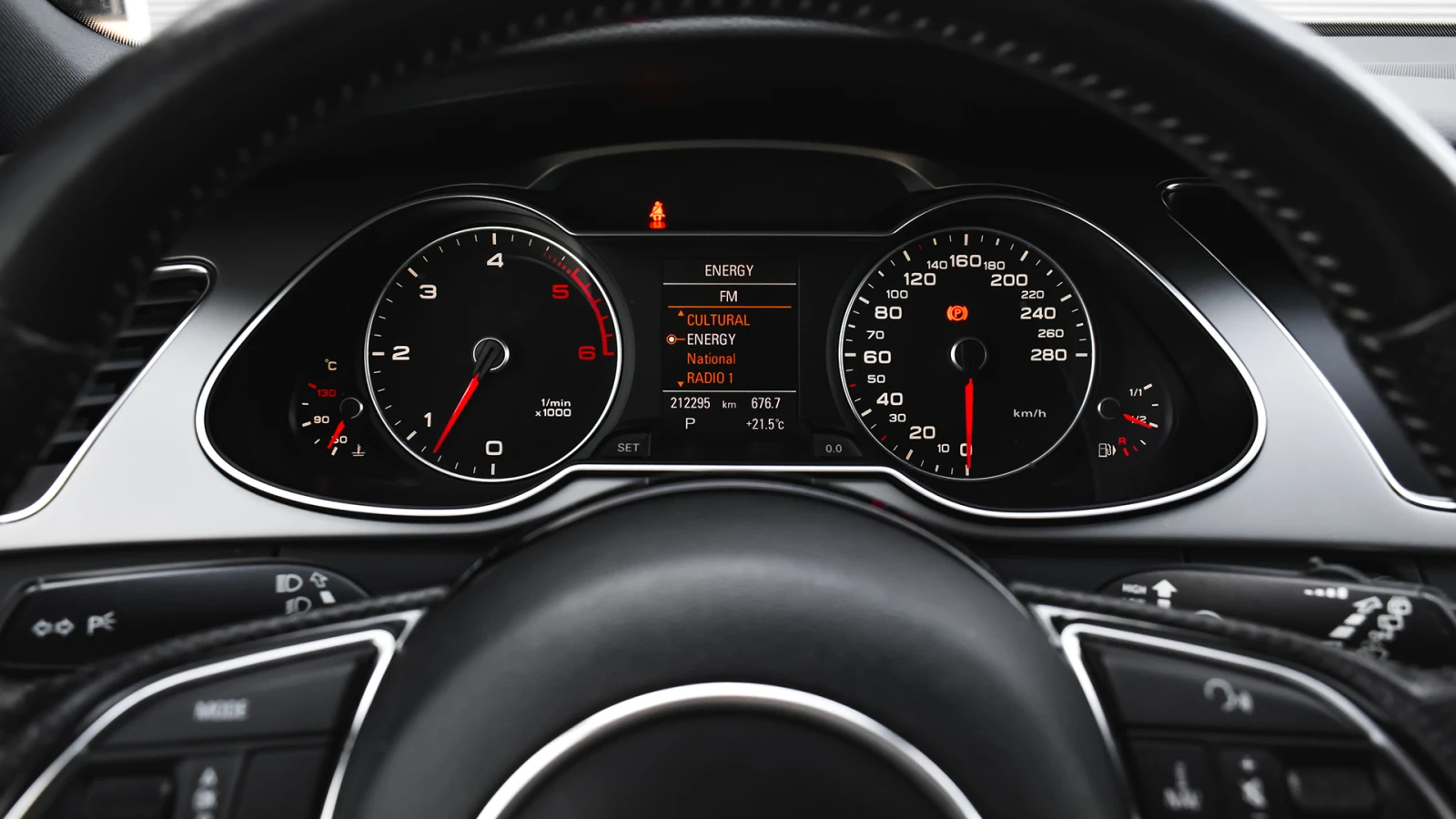 Audi A4 Avant 3.0 TDI V6 quattro S tronic, снимка 16 - Автомобили и джипове - 54830768