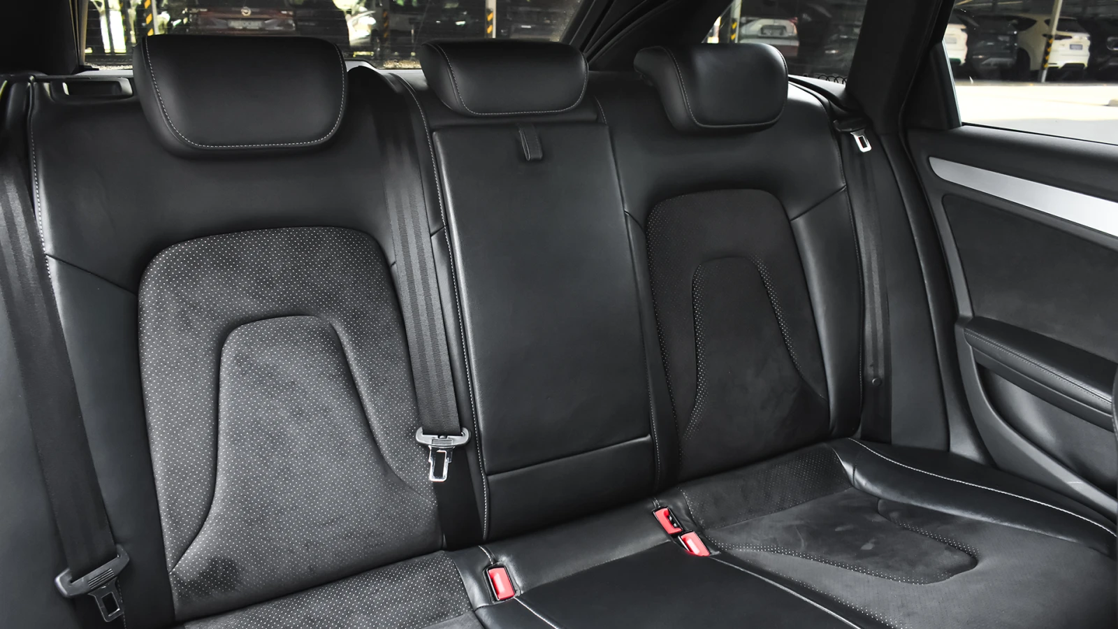 Audi A4 Avant 3.0 TDI V6 quattro S tronic, снимка 11 - Автомобили и джипове - 54830768