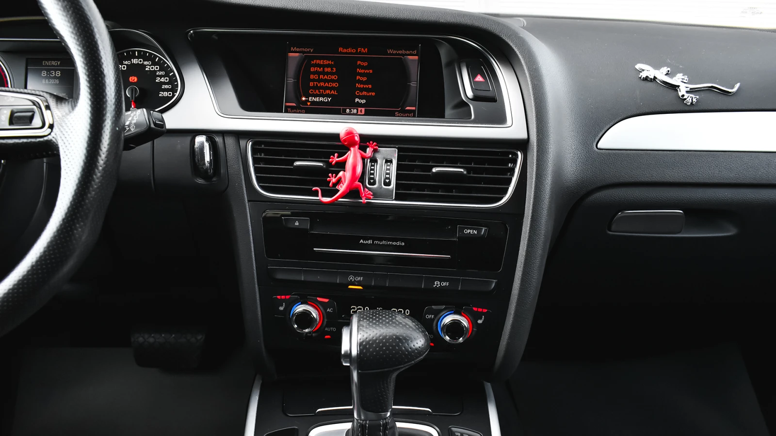 Audi A4 Avant 3.0 TDI V6 quattro S tronic, снимка 14 - Автомобили и джипове - 54830768