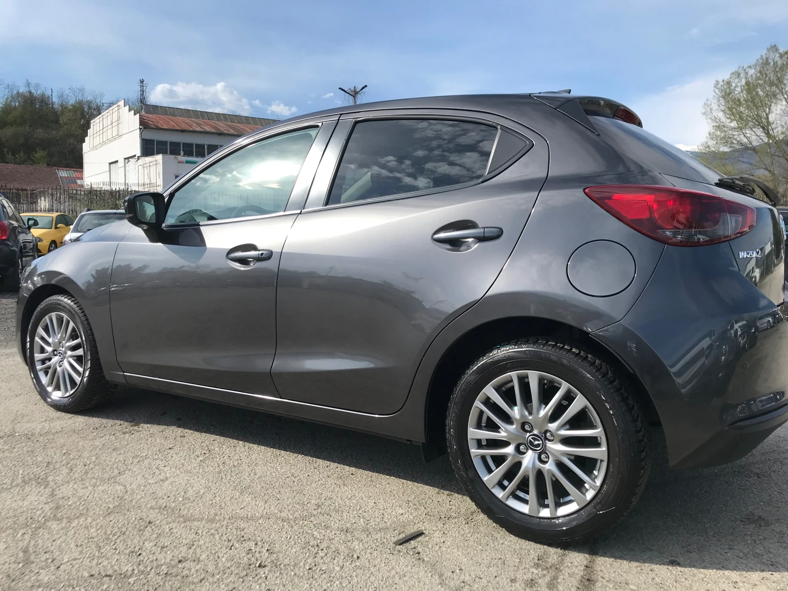 Mazda 2 1.5I HYBRID , снимка 3 - Автомобили и джипове - 55001467