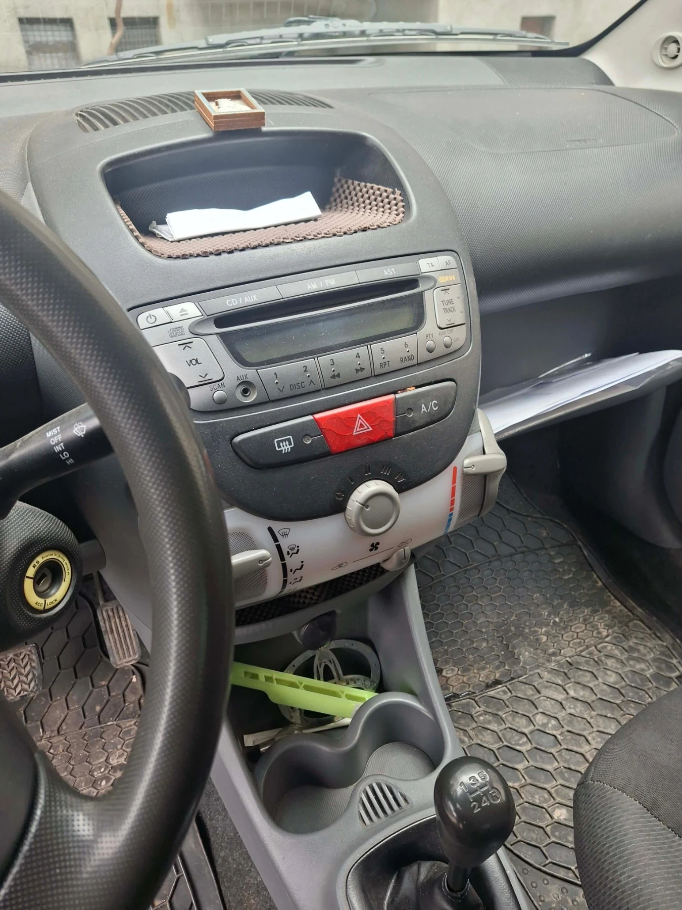 Toyota Aygo Седан, снимка 2 - Автомобили и джипове - 55159399