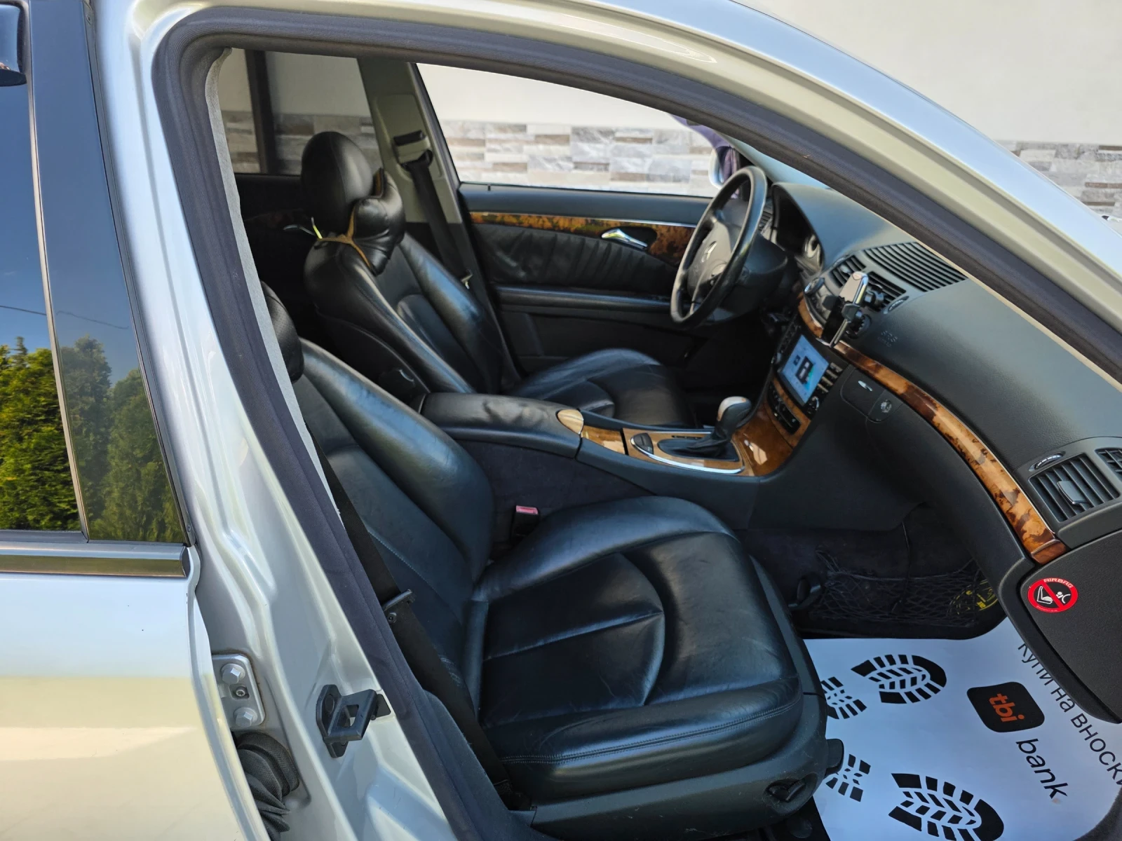 Mercedes-Benz E 240 2.4 НАПЪЛНО ОБСЛУЖЕН , снимка 14 - Автомобили и джипове - 56299440