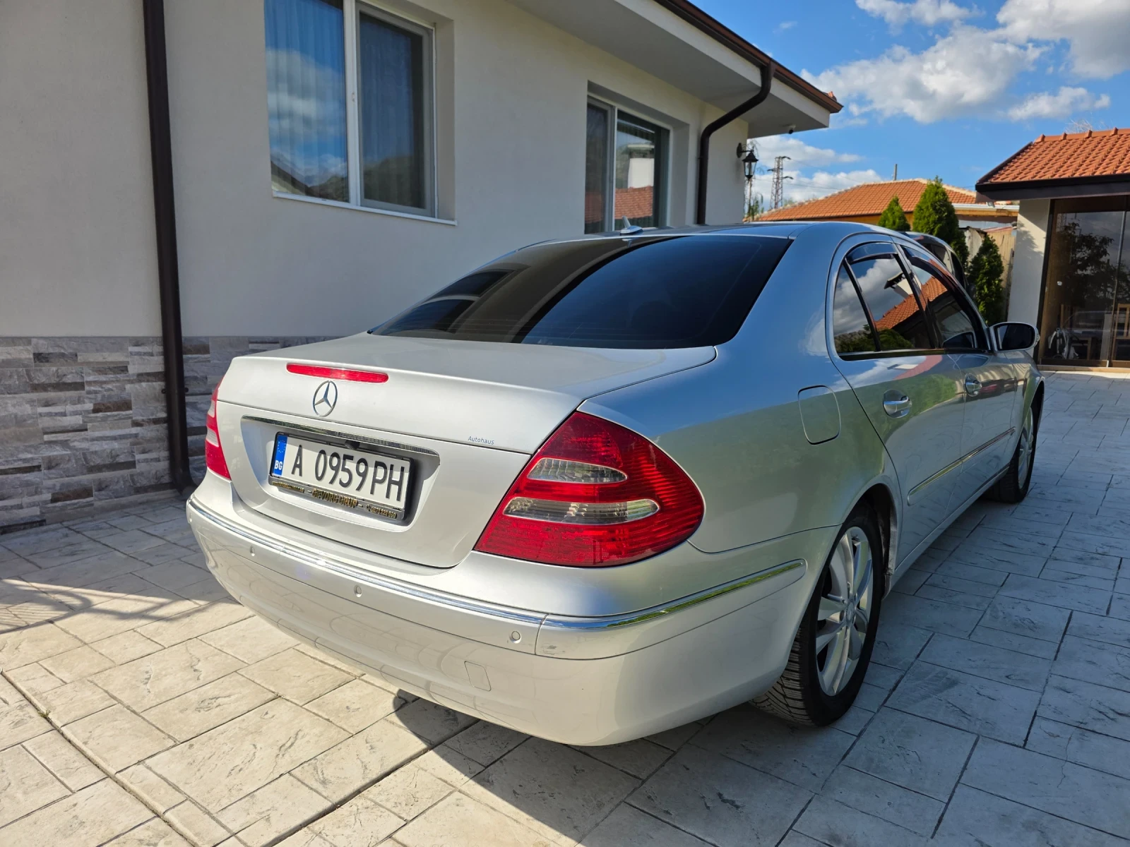 Mercedes-Benz E 240 2.4 НАПЪЛНО ОБСЛУЖЕН , снимка 5 - Автомобили и джипове - 56299440