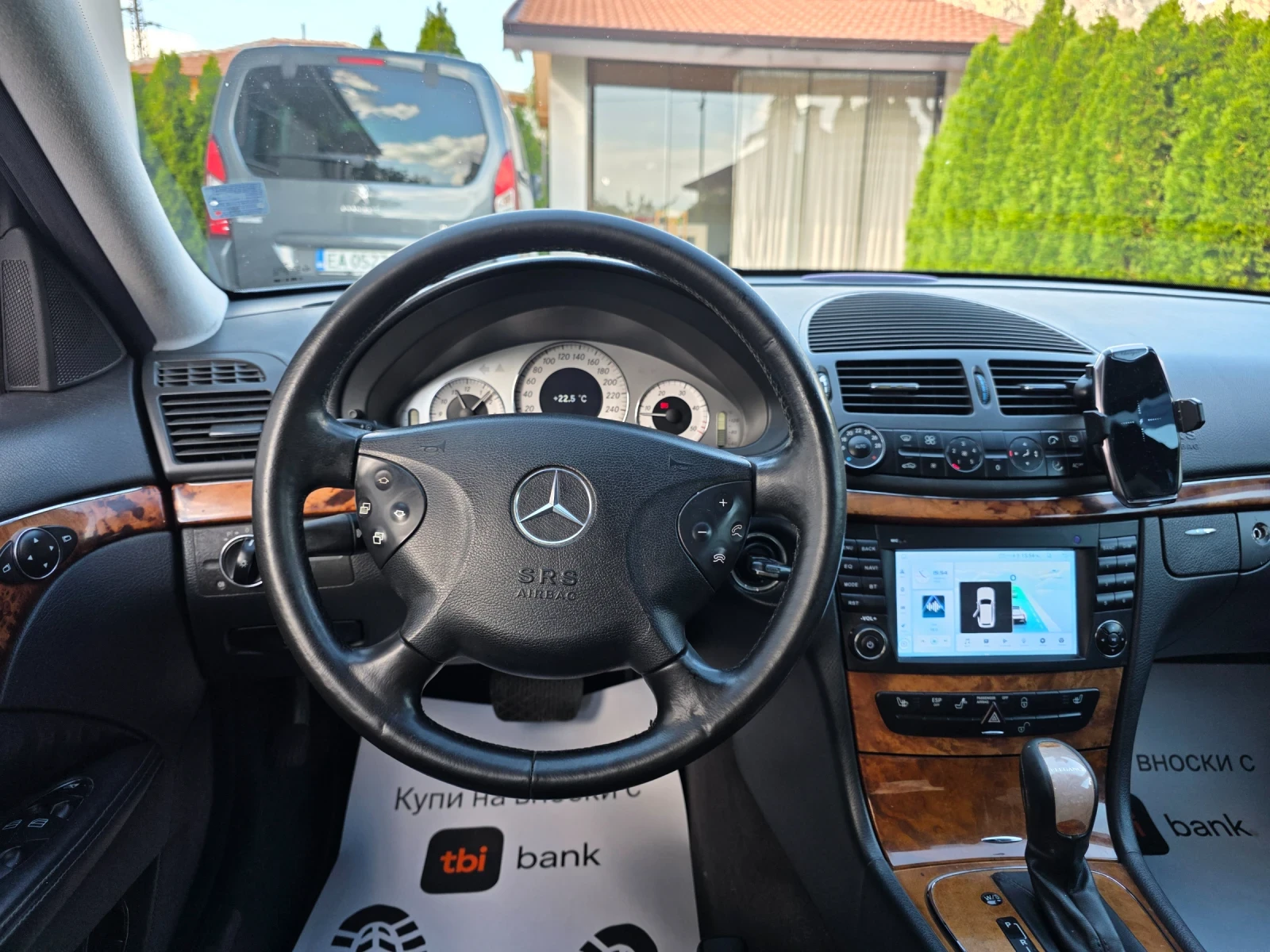 Mercedes-Benz E 240 2.4 НАПЪЛНО ОБСЛУЖЕН , снимка 11 - Автомобили и джипове - 56299440
