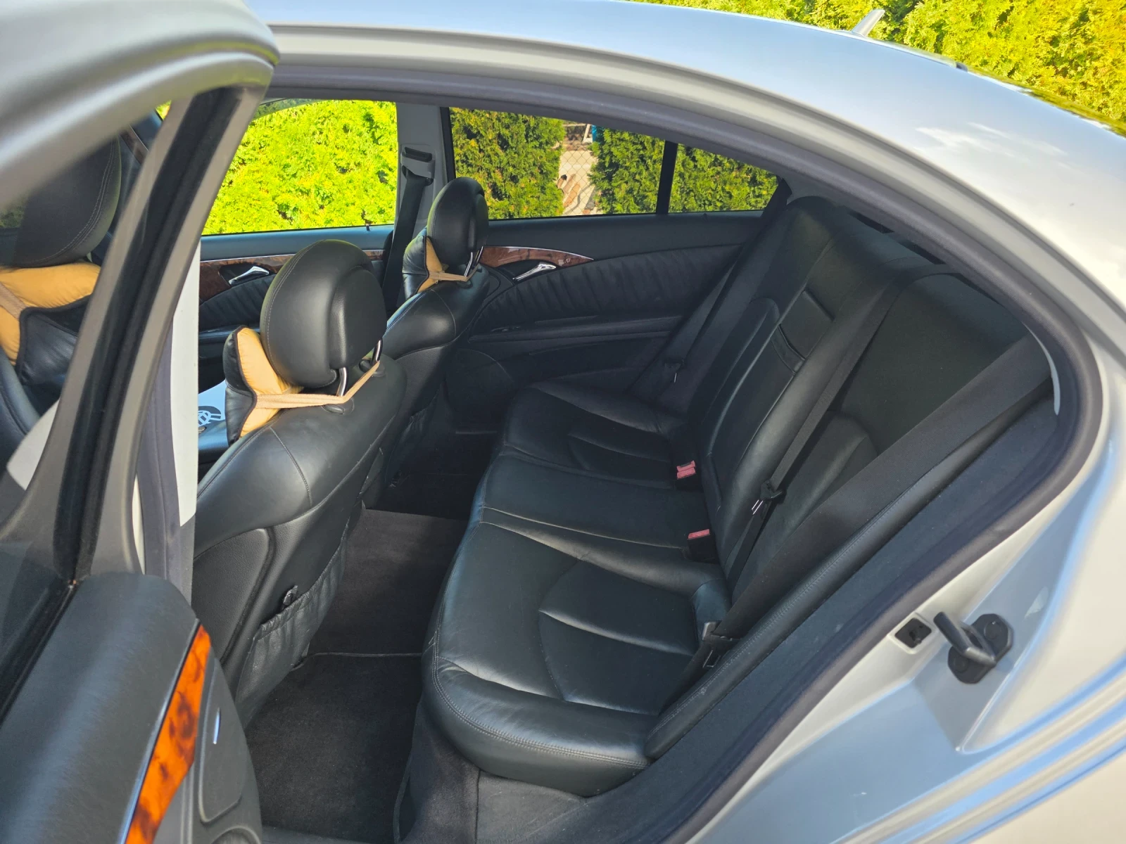 Mercedes-Benz E 240 2.4 НАПЪЛНО ОБСЛУЖЕН , снимка 9 - Автомобили и джипове - 56299440