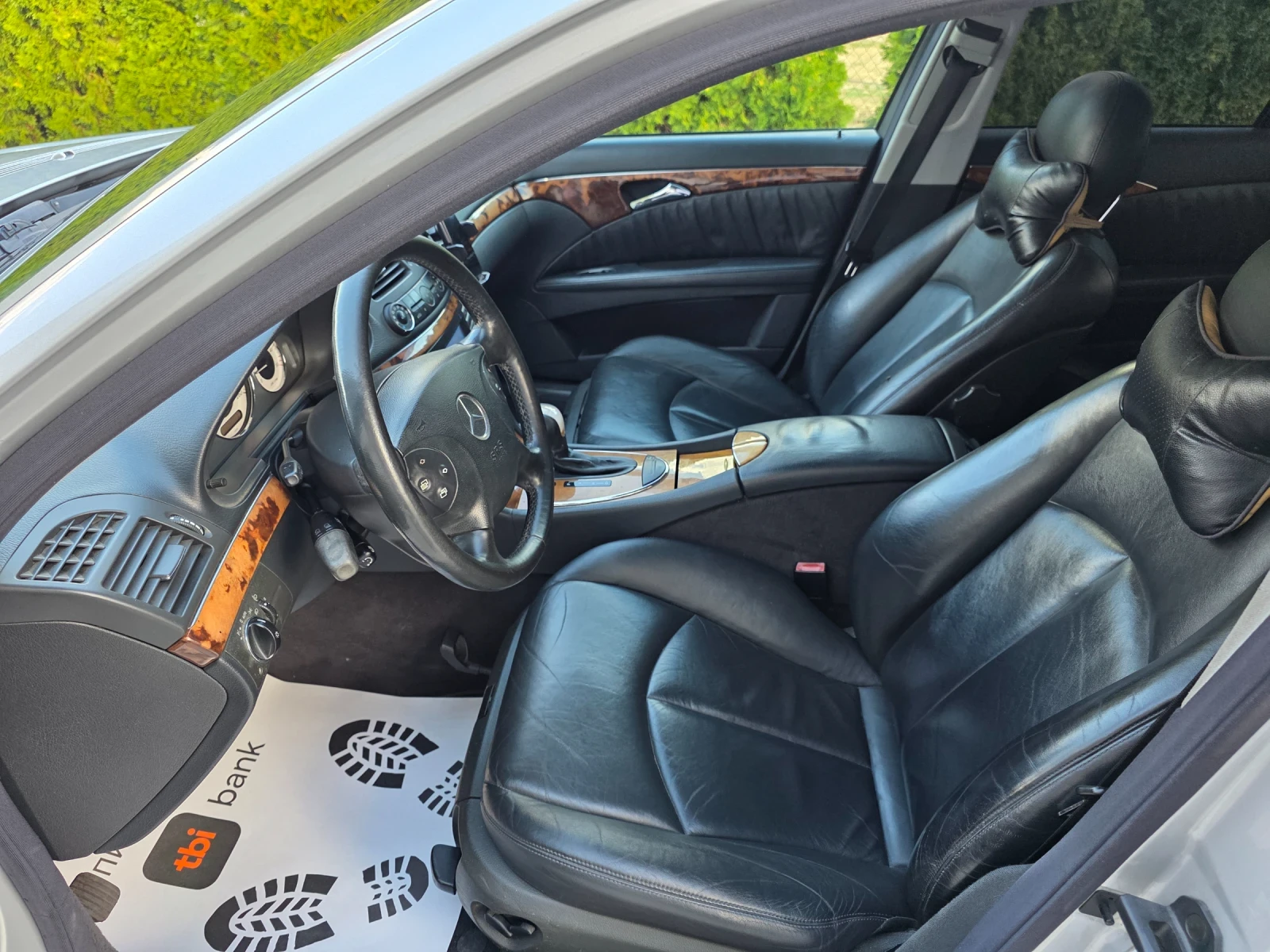 Mercedes-Benz E 240 2.4 НАПЪЛНО ОБСЛУЖЕН , снимка 12 - Автомобили и джипове - 56299440