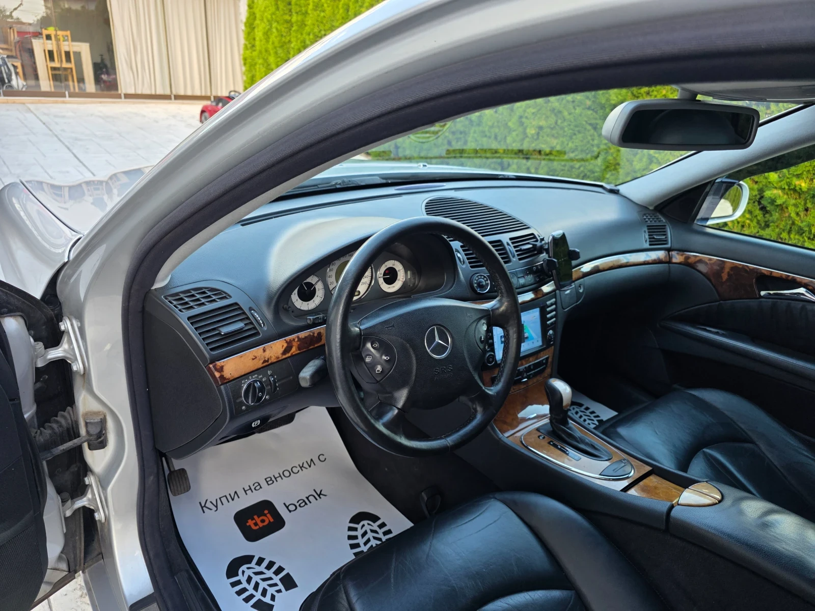 Mercedes-Benz E 240 2.4 НАПЪЛНО ОБСЛУЖЕН , снимка 13 - Автомобили и джипове - 56299440
