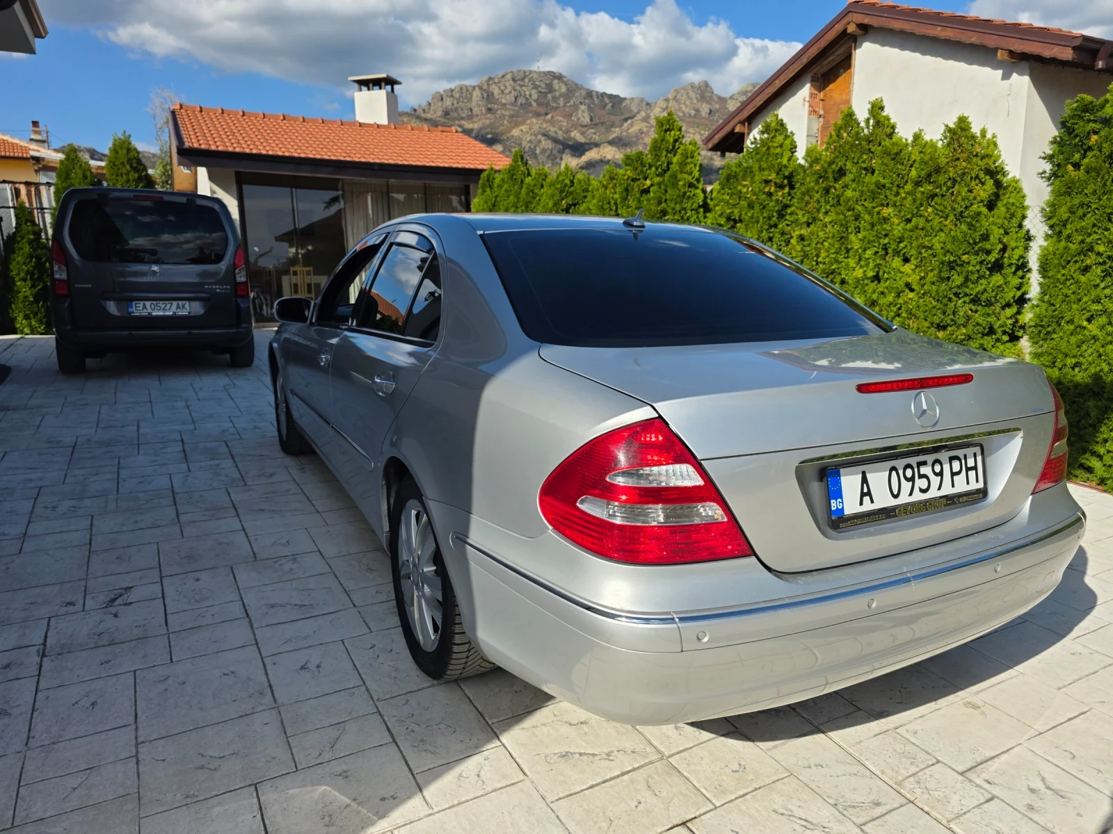 Mercedes-Benz E 240 2.4 НАПЪЛНО ОБСЛУЖЕН , снимка 7 - Автомобили и джипове - 56299440