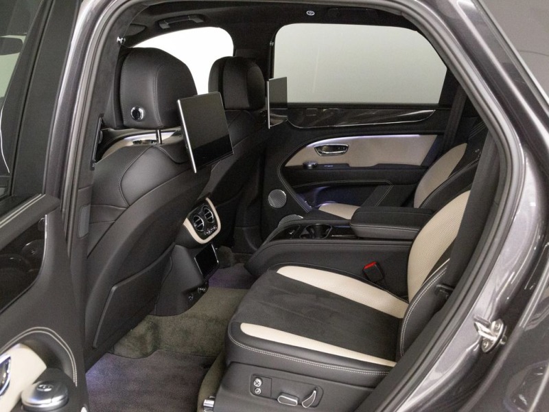Bentley Bentayga S/ CARBON/ 4-SEATS/ NAIM/ PANO/ 360/ TV/ , снимка 13 - Автомобили и джипове - 45852771