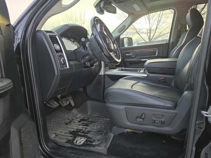 Dodge RAM 1500 * Laramie * CARFAX * БЕЗ ПЪРВОНАЧАЛНА ВНОСКА, снимка 5 - Автомобили и джипове - 53056858