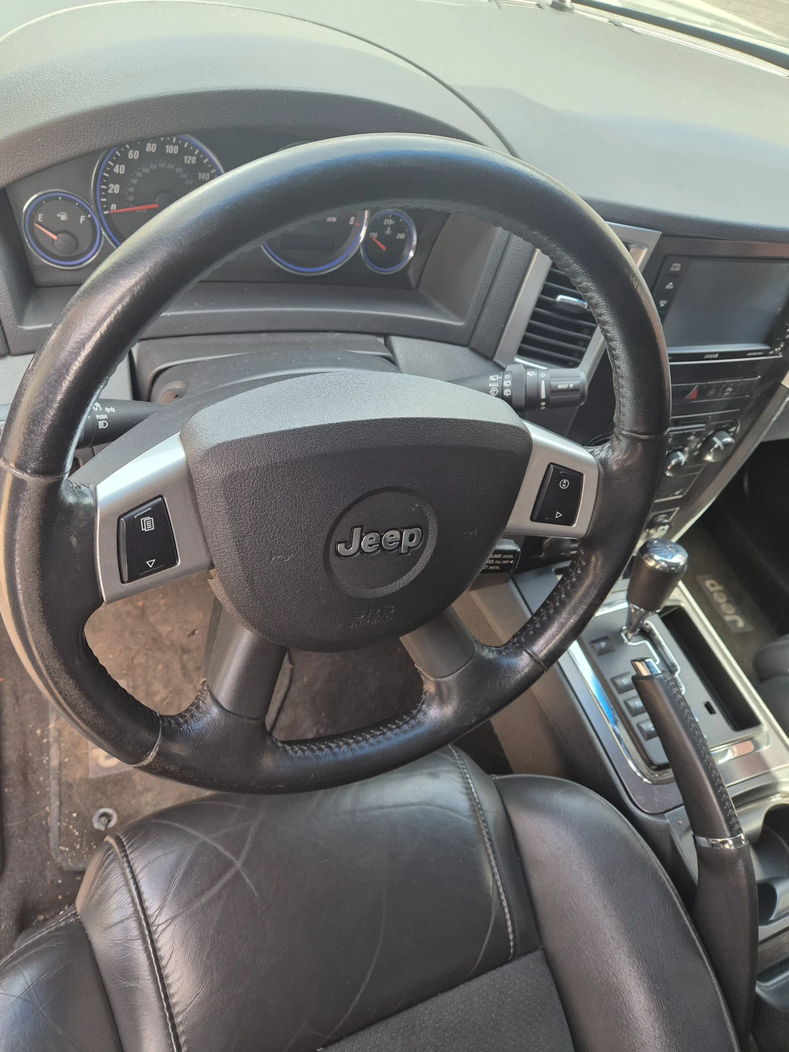 Jeep Grand cherokee 6.1 srt 2бр на части , снимка 12 - Автомобили и джипове - 53611029