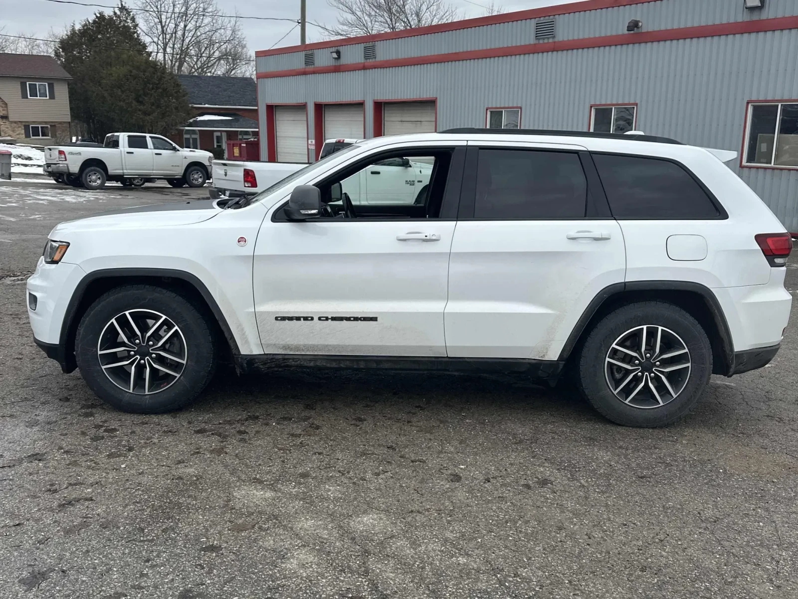 Jeep Grand cherokee Trailhawk * * CARFAX * * АВТО КРЕДИТ * * , снимка 4 - Автомобили и джипове - 53919528