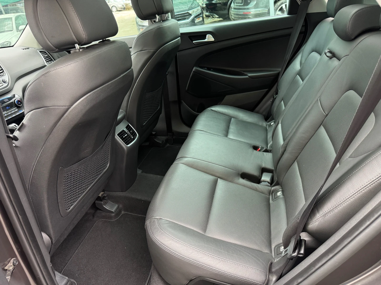 Hyundai Tucson 2.0CRDI* 4WD* xPossible* FULL MAX, снимка 11 - Автомобили и джипове - 54403140