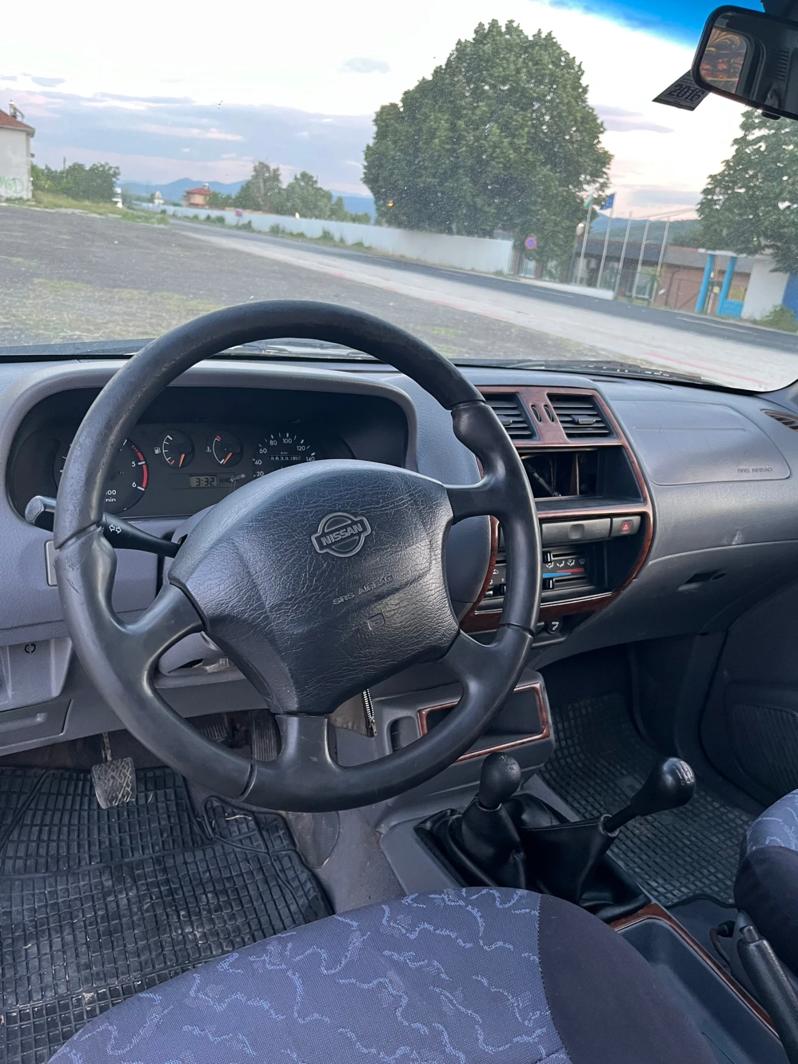 Nissan Terrano, снимка 6 - Автомобили и джипове - 54684039