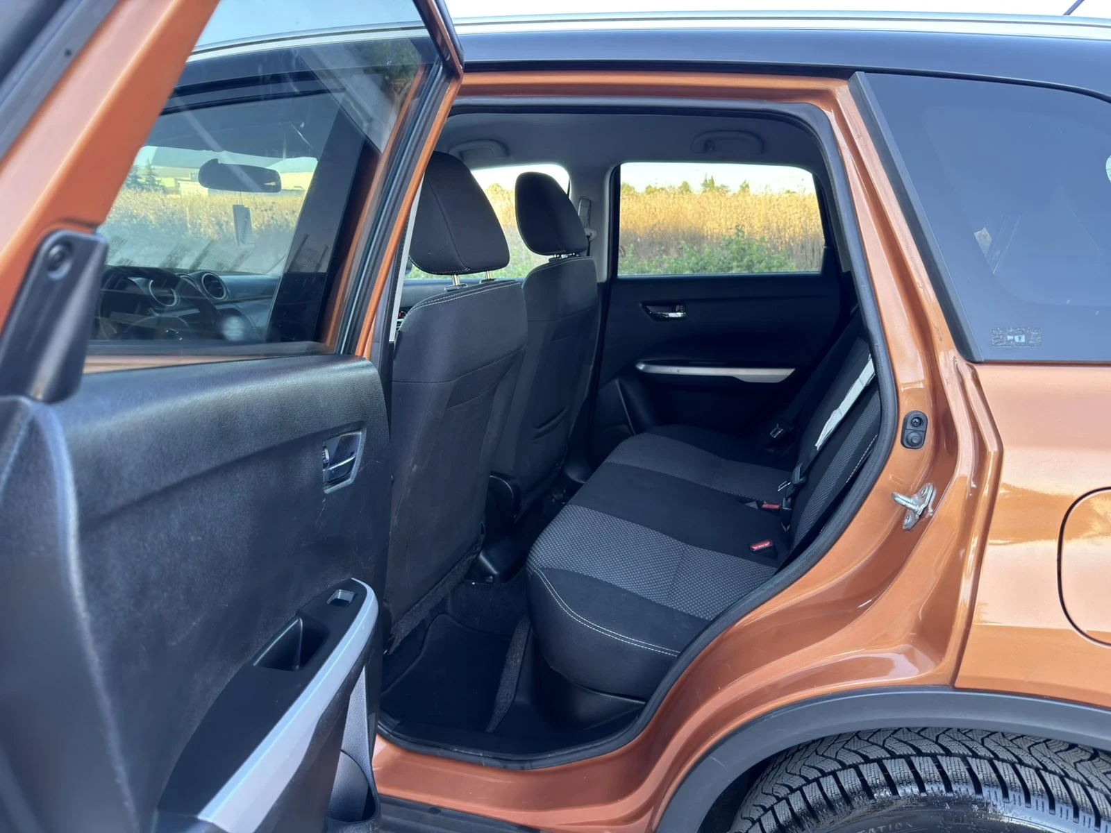 Suzuki Vitara 1.6 Distronic, снимка 14 - Автомобили и джипове - 55994022