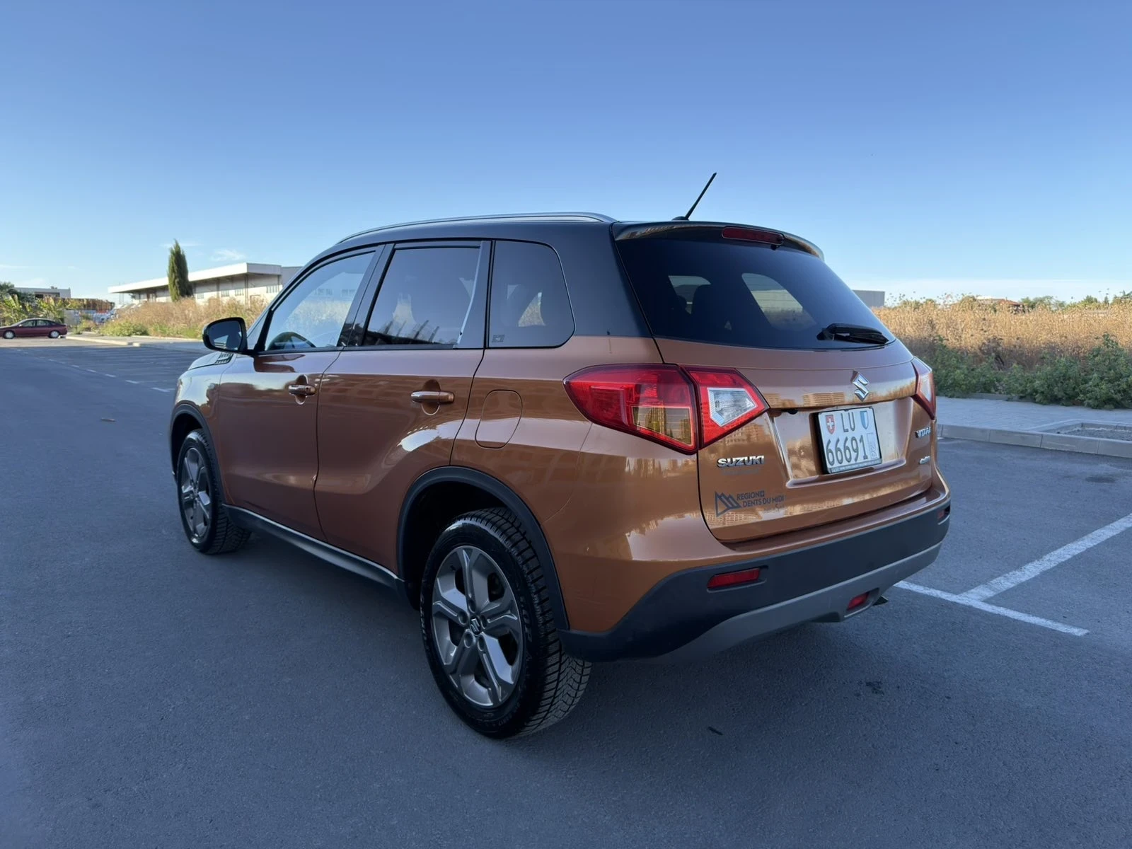 Suzuki Vitara 1.6 Distronic, снимка 6 - Автомобили и джипове - 55994022