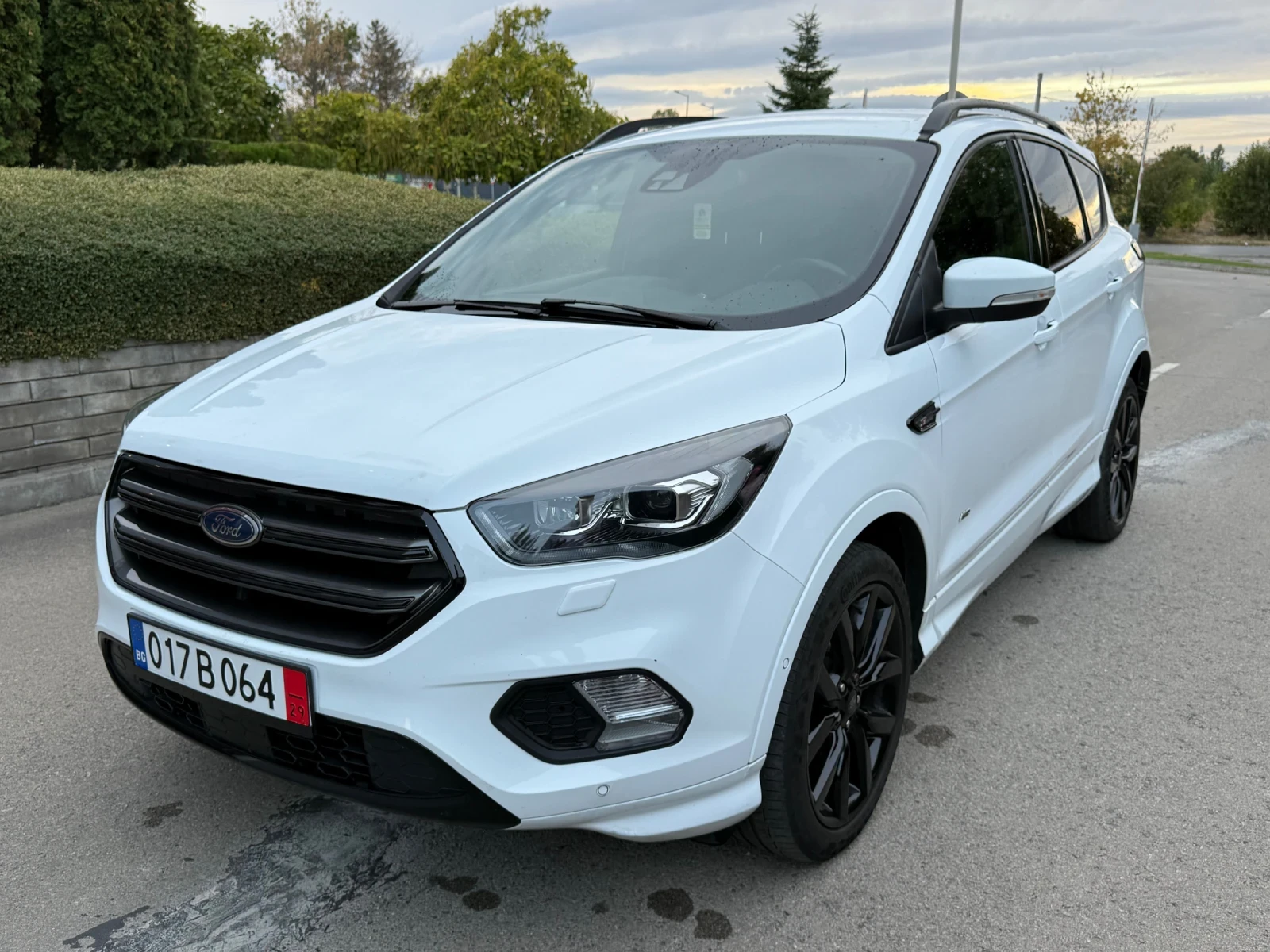 Ford Kuga 2.0TDCI-2КОМПЛЕКТА ГУМИ С ДЖАНТИ-СТ ПАКЕТ-