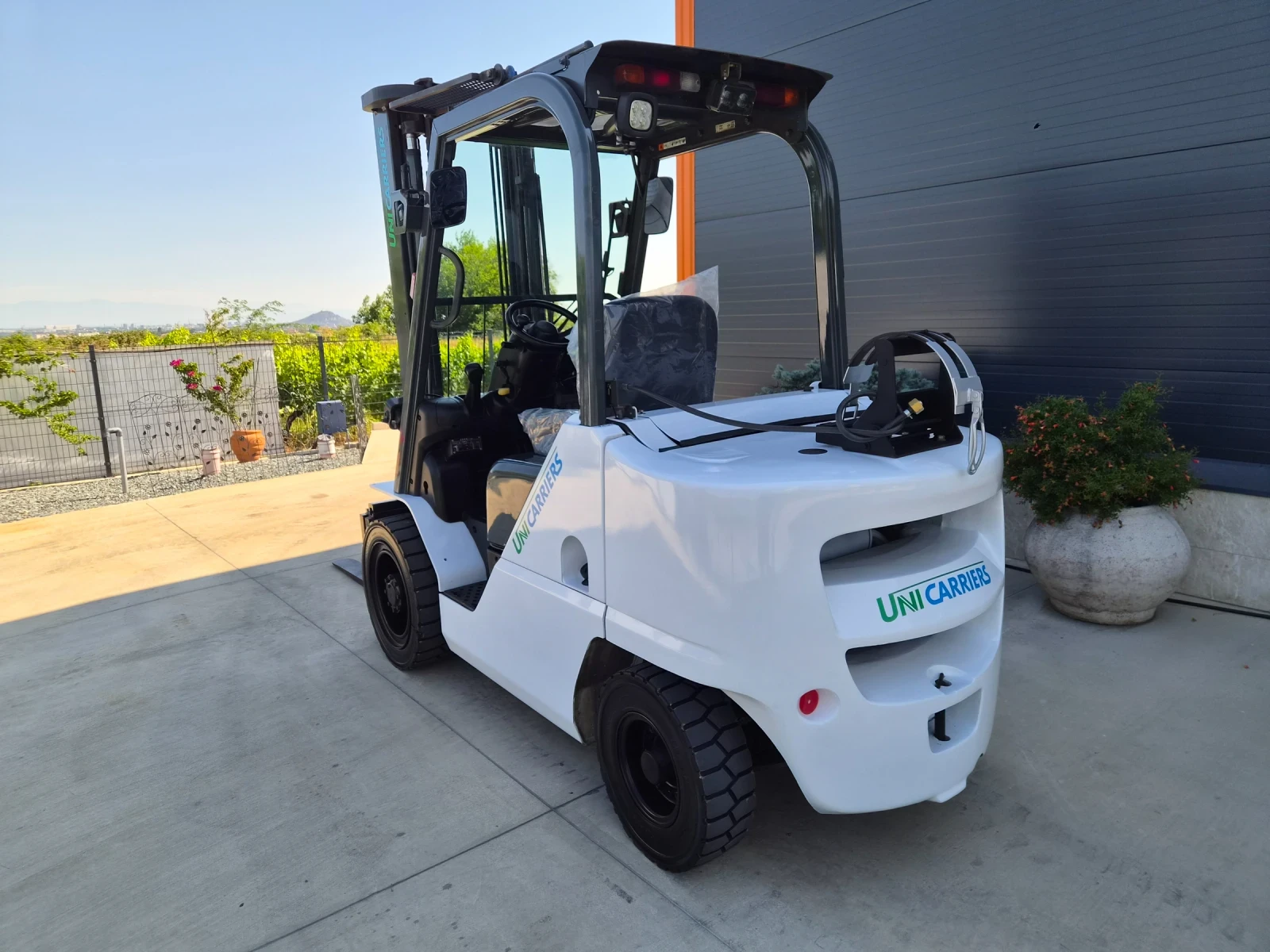 Мотокар Nissan UniCarriers / 3 тона / ИЗРАВНИТЕЛ / ГАЗ + БЕНЗИН , снимка 3 - Индустриална техника - 55197334