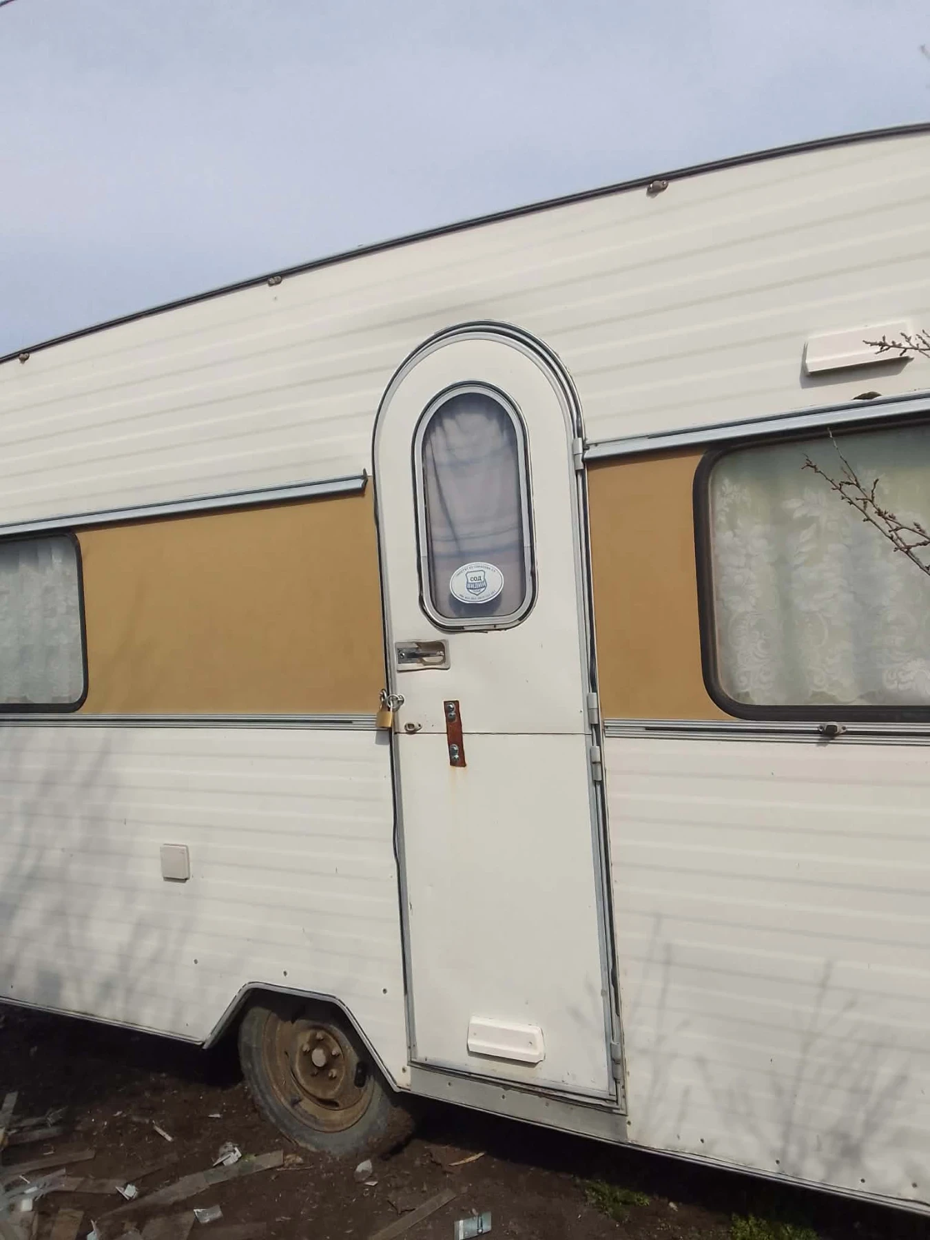 Каравана Caravelair C530, снимка 7 - Каравани и кемпери - 53839364