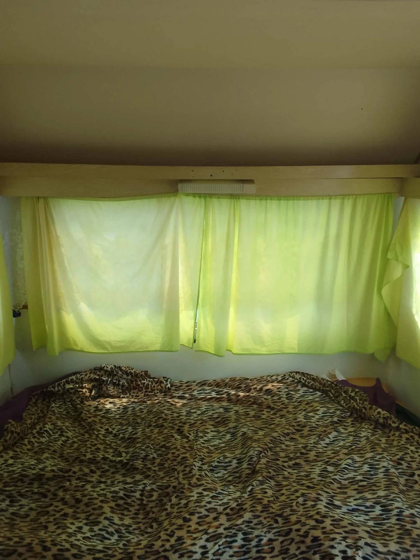 Каравана Caravelair C530, снимка 4 - Каравани и кемпери - 53839364