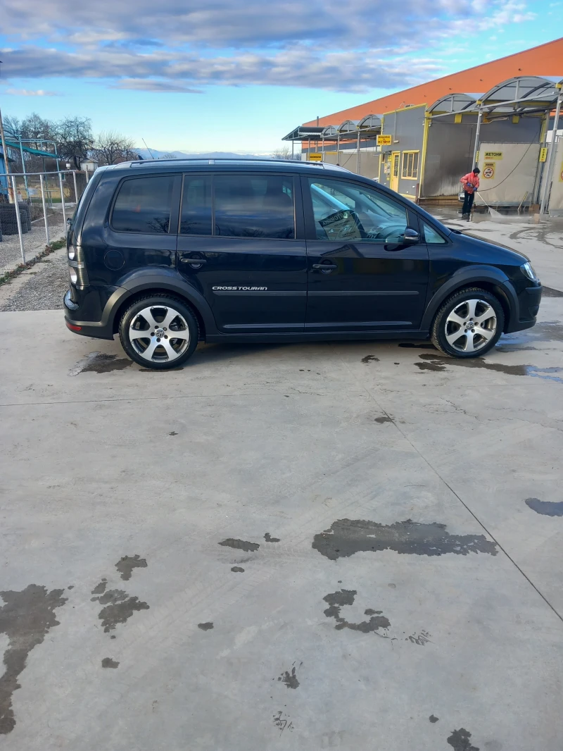 VW Touran, снимка 4 - Автомобили и джипове - 48552266