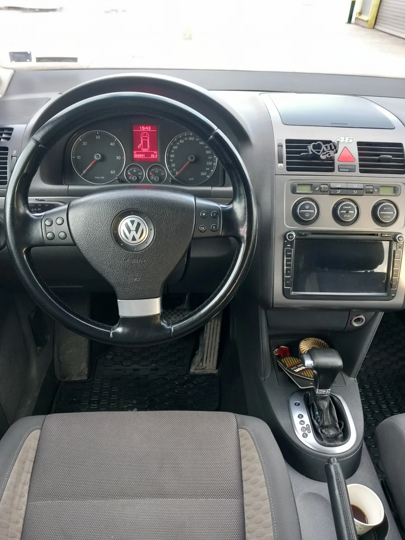 VW Touran, снимка 9 - Автомобили и джипове - 48552266