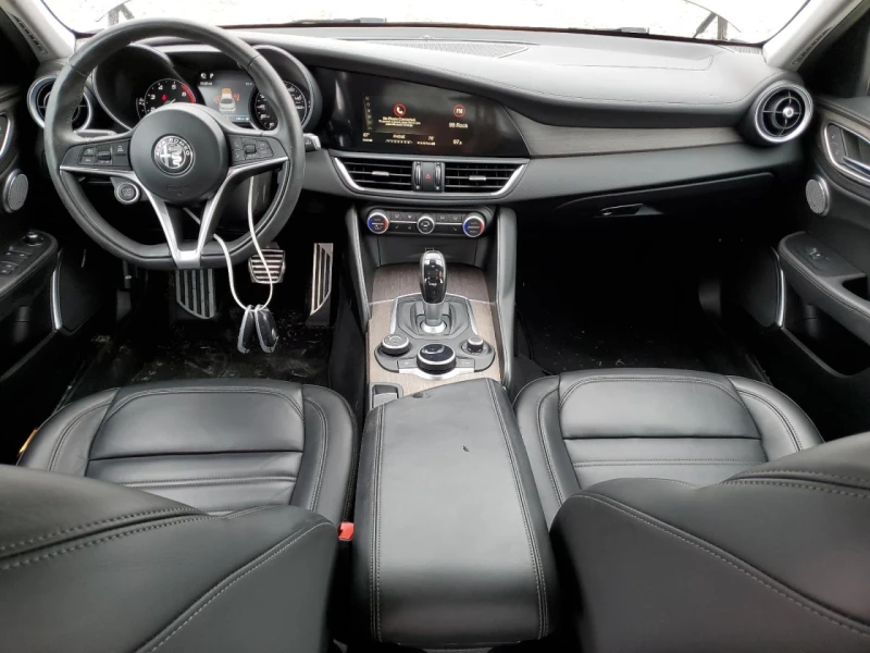 Alfa Romeo Giulia TI* KEYLESS* ЗАДНА КАМЕРА* ПОДГРЕВ, снимка 8 - Автомобили и джипове - 48754404