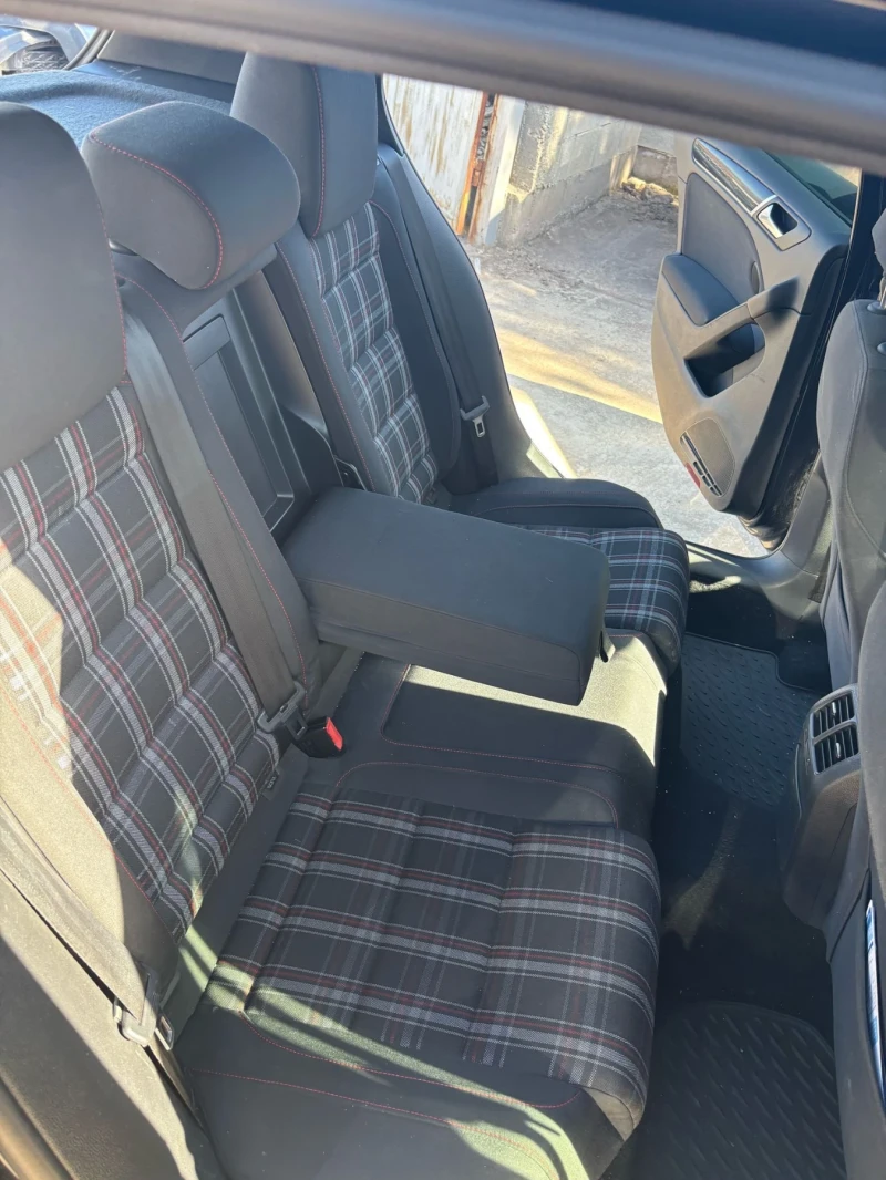 VW Golf 2.0TFSI GTI, снимка 8 - Автомобили и джипове - 50798197