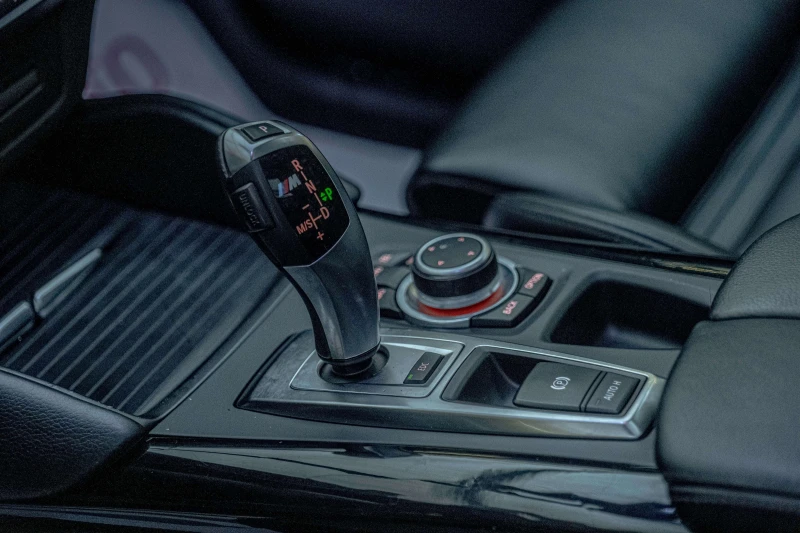 BMW X5M PDC/HuD/BiXenon/Soft Close/Камера/Adaptive Drive, снимка 9 - Автомобили и джипове - 52409281
