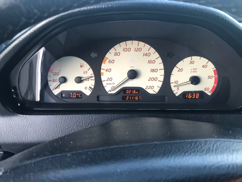 Mercedes-Benz C 220 C220CDI Sport, снимка 7 - Автомобили и джипове - 52532370