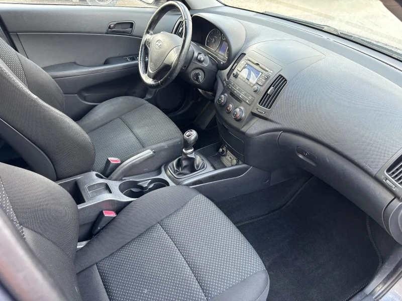Hyundai I30 1.4 Бензин, снимка 7 - Автомобили и джипове - 52673537