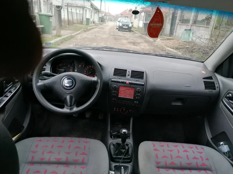 Seat Cordoba 1.9, снимка 2 - Автомобили и джипове - 52881745