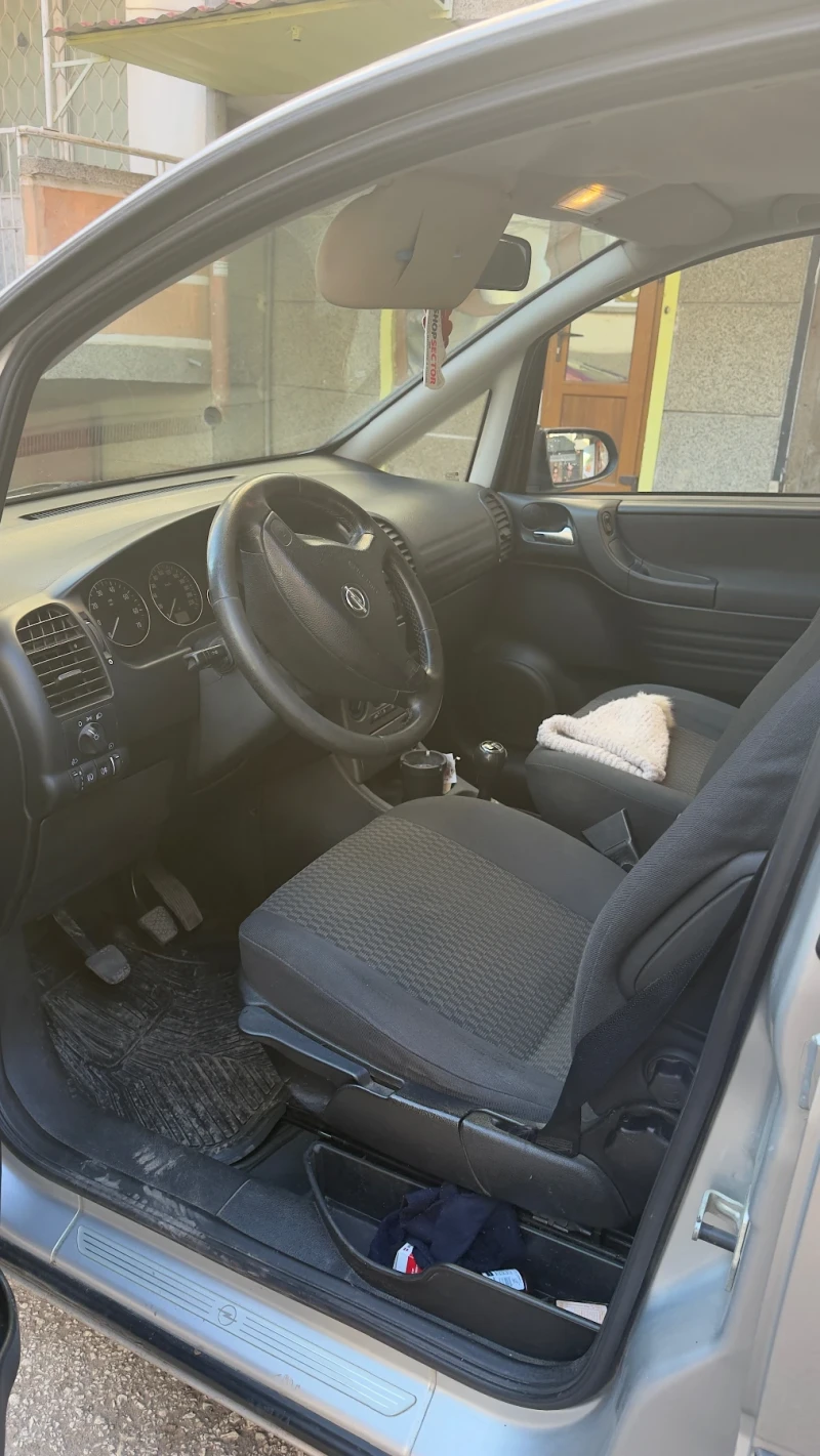 Opel Zafira 1.6, снимка 7 - Автомобили и джипове - 52926919