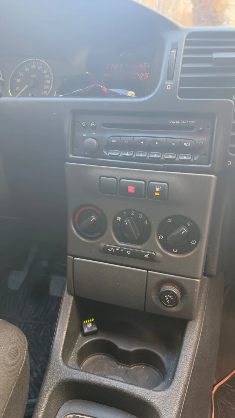 Opel Zafira 1.6, снимка 11 - Автомобили и джипове - 52926919