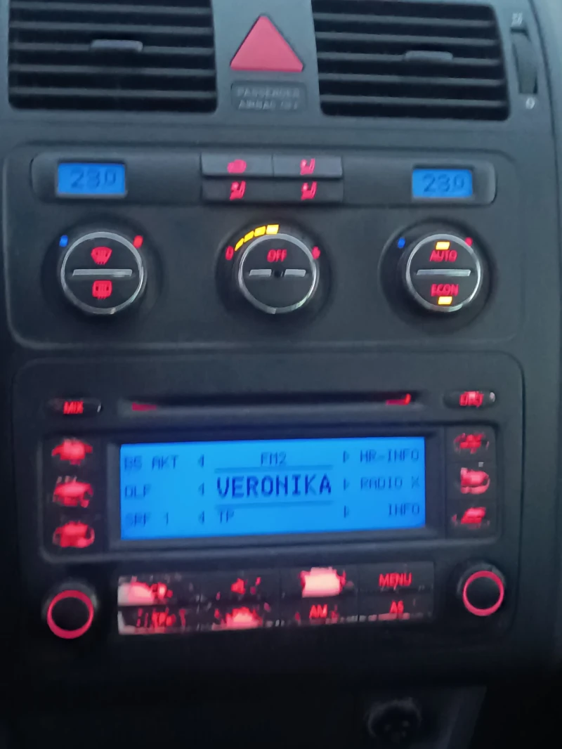 VW Touran 1, 9 TDi, 105к.с., ЛИЗИНГ , снимка 11 - Автомобили и джипове - 53039444