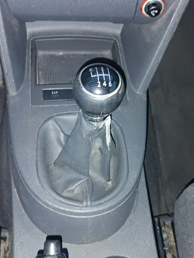 VW Touran 1, 9 TDi, 105к.с., ЛИЗИНГ , снимка 10 - Автомобили и джипове - 53039444