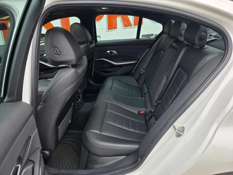 BMW 330 3 Series 330i* xDrive* АвтоКредит* (ЦЕНА ДО БГ), снимка 17 - Автомобили и джипове - 53562787