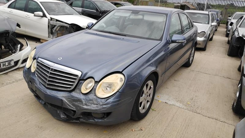 Mercedes-Benz E 220 CDI, снимка 2 - Автомобили и джипове - 33594285