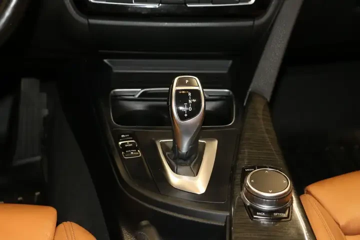 BMW 340 i xDrive * MPKG * Keyless * CARFAX, снимка 16 - Автомобили и джипове - 54826250