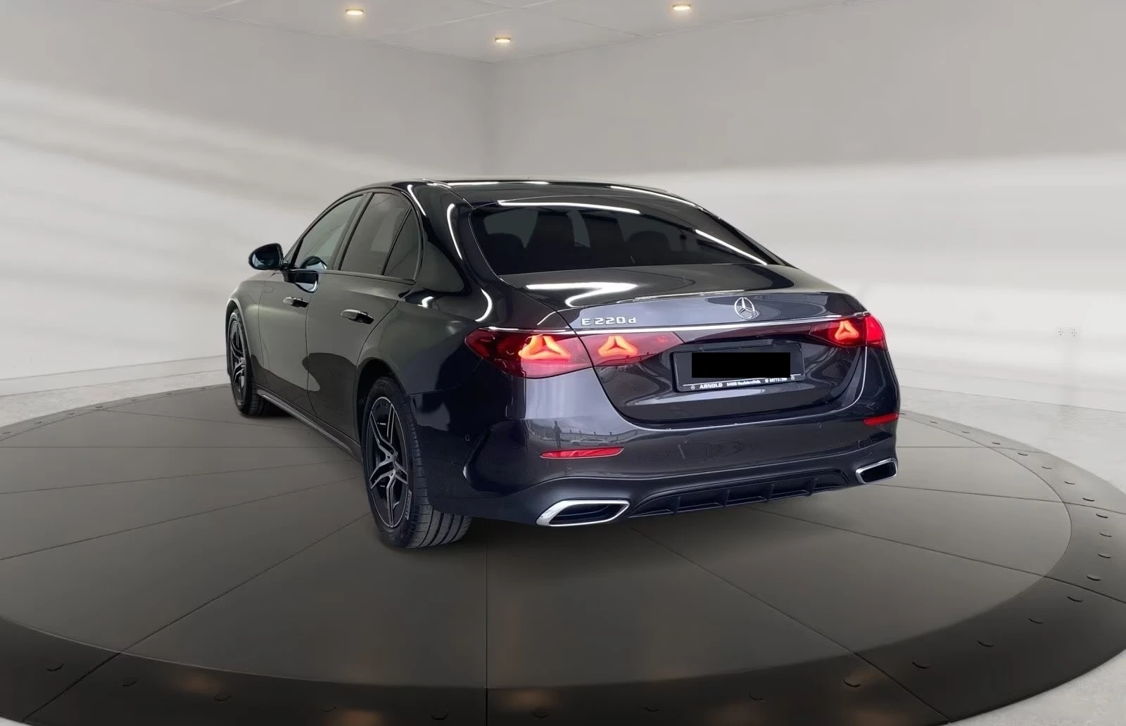 Mercedes-Benz E 220 d AMG Line - изображение 3