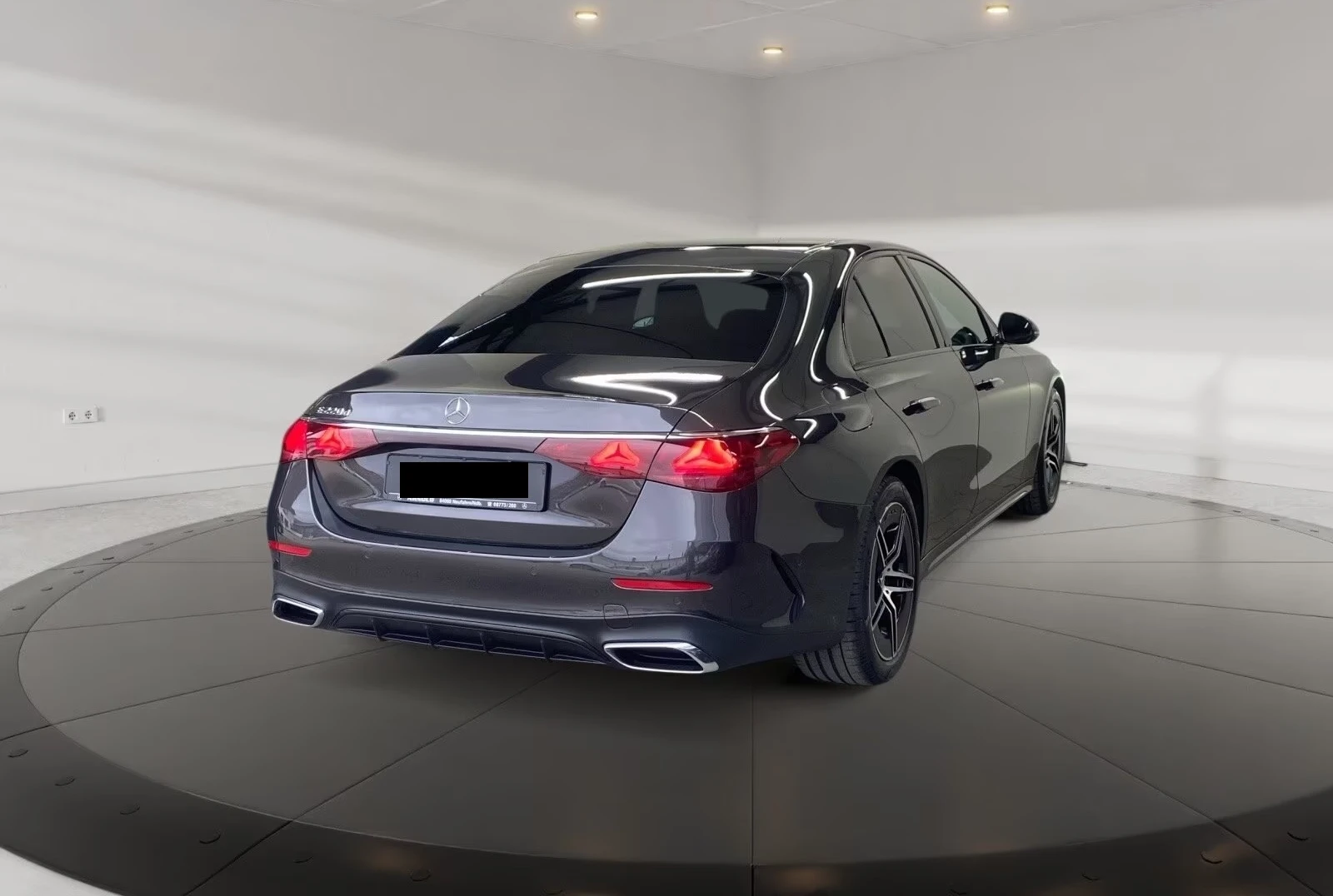Mercedes-Benz E 220 d AMG Line - изображение 4