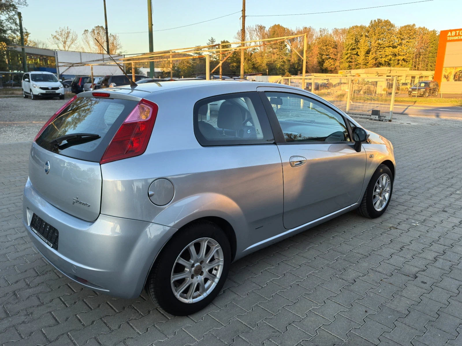 Fiat Punto GRANDE 1.2i - изображение 3