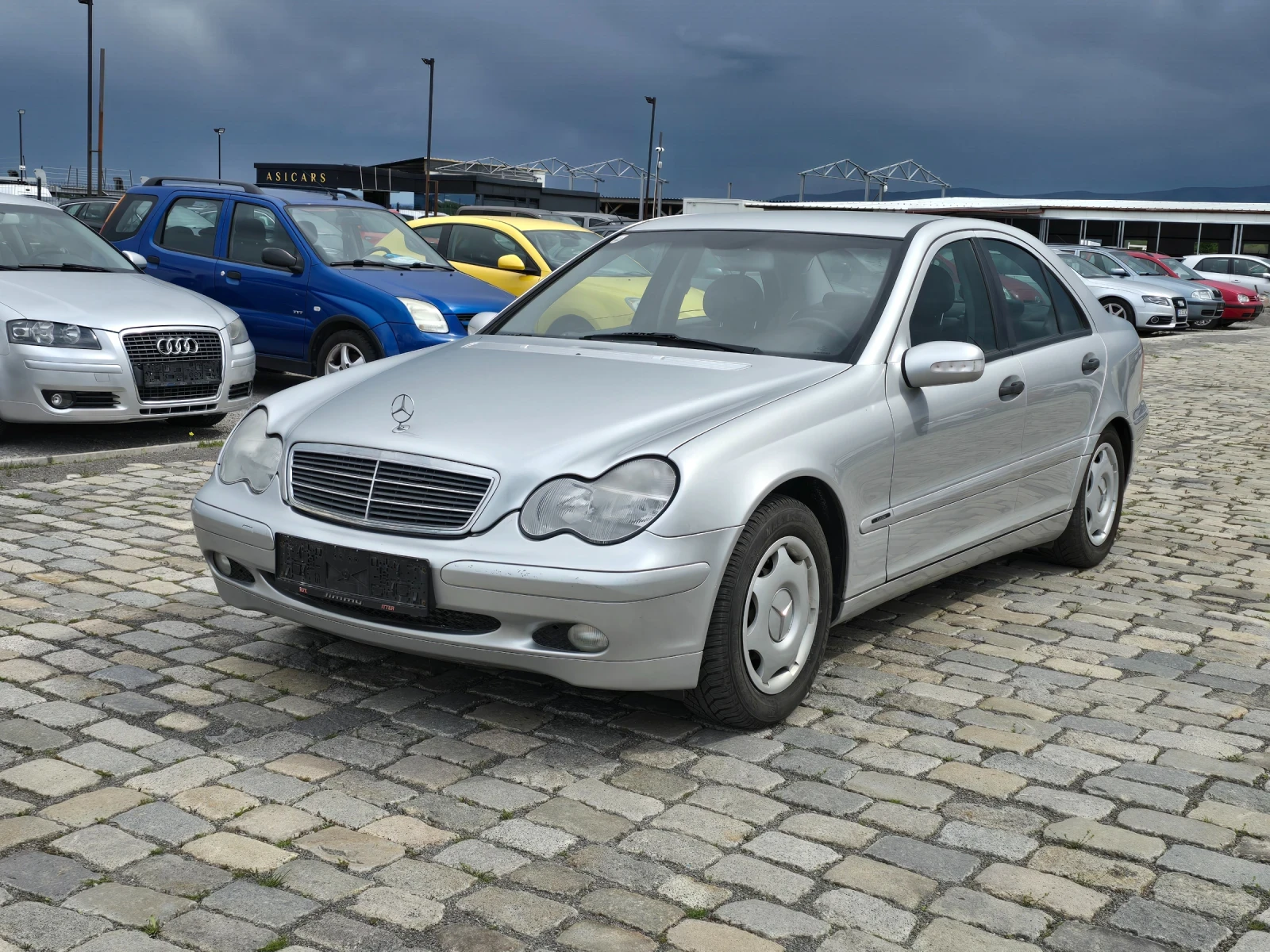 Mercedes-Benz C 220 CDI 143 кс СЕДАН КОЖА ТОП СЪСТОЯНИЕ  - изображение 2
