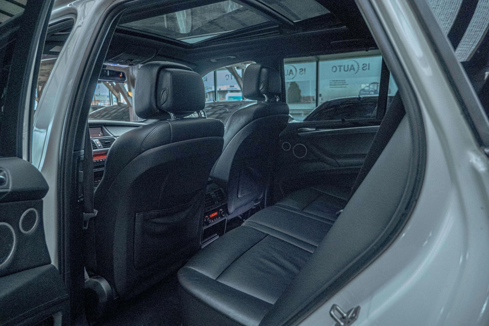 BMW X5M PDC/HuD/BiXenon/Soft Close/Камера/Adaptive Drive - изображение 8