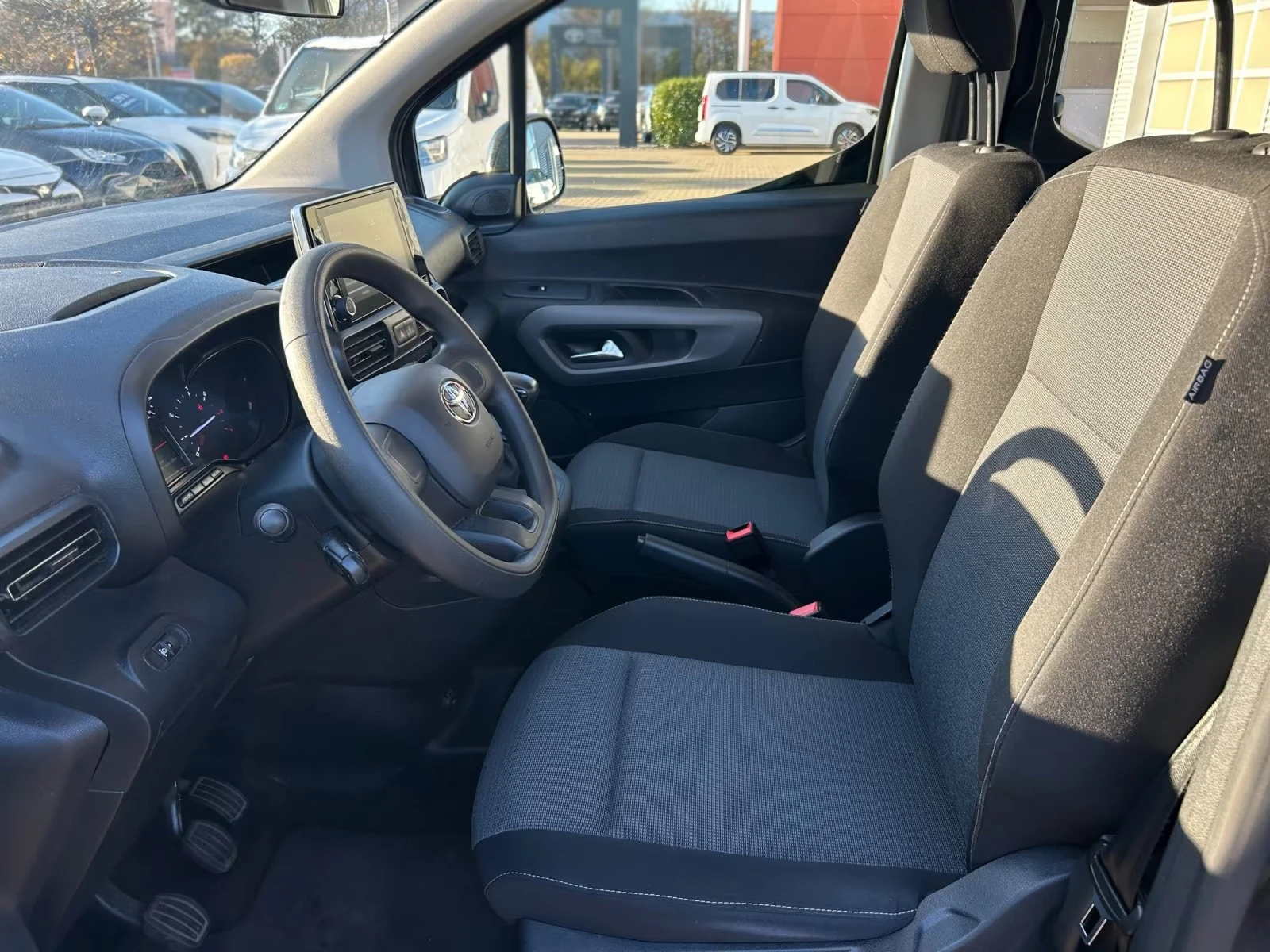 Toyota Proace City 1.2-TURBO/110HP/VERSO/PDC/ACC/BSA/CPLAY/L.ASS/990f - изображение 9