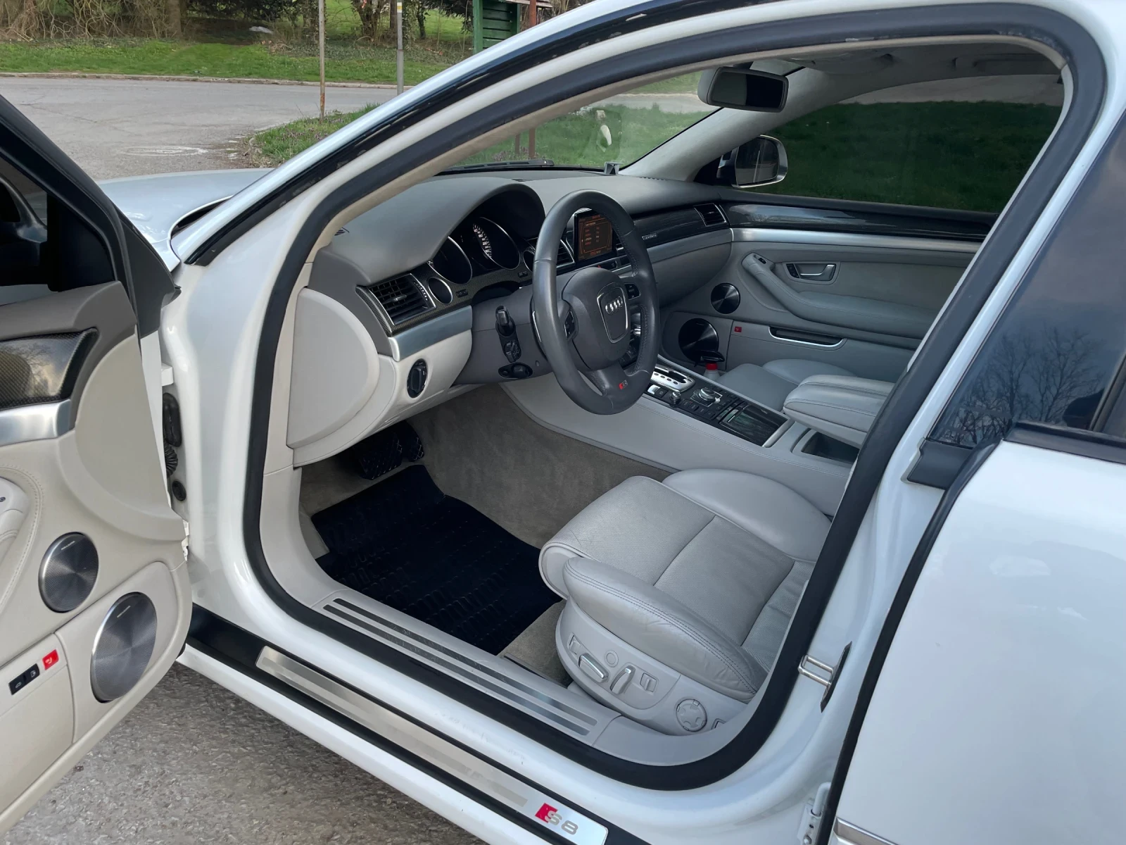 Audi S8 V10 5.2 FULL-CERAMICA-CAMERA-B&O-МАСАЖ-ВАКУМ-DISTR, снимка 9 - Автомобили и джипове - 54257353